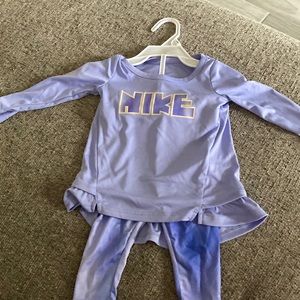 Nike two-piece long sleeve top with pants